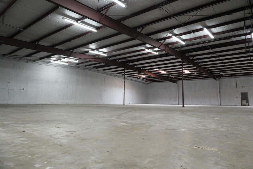 More Photos Of 501 Industrial Dr, Richardson Warehouse For Lease