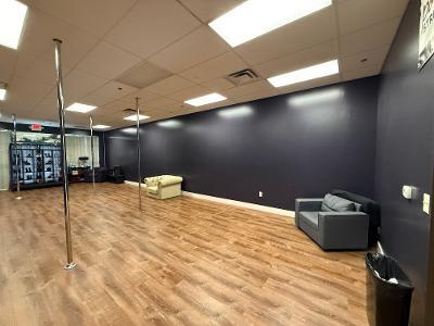 More Photos Of 1655 W Chandler Blvd, Chandler Storefront Retail Office For Lease
