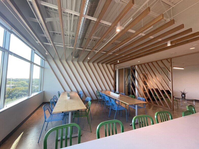 More Photos Of 8611 N Mo Pac Expy, Austin Medical For Lease