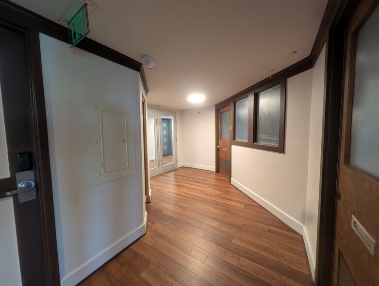 More Photos Of 219 N Main St, Bryan Office For Lease