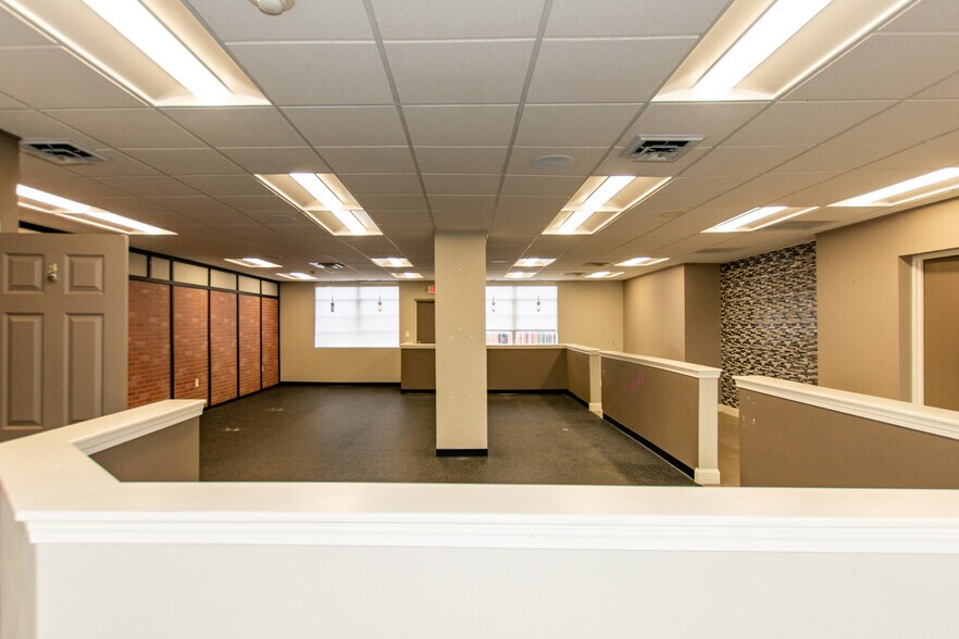 More Photos Of 33 Highland Ave, Needham Storefront For Lease