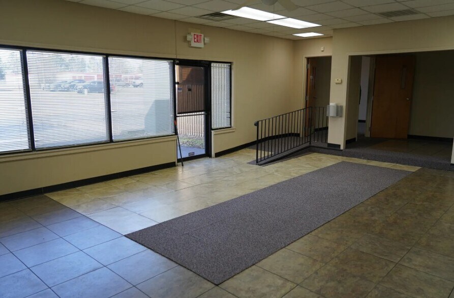 More Photos Of 120 E West Pky, Anderson Office For Lease