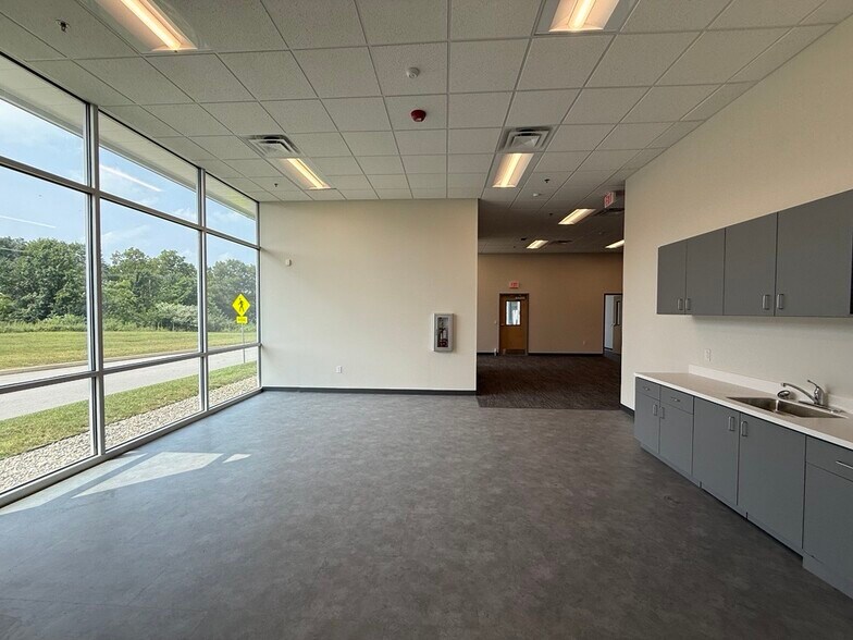 More Photos Of 520 Busser Rd, York Distribution For Lease