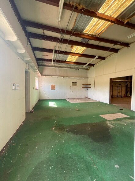 More Photos Of 609 Oak St, La Marque Warehouse For Sale