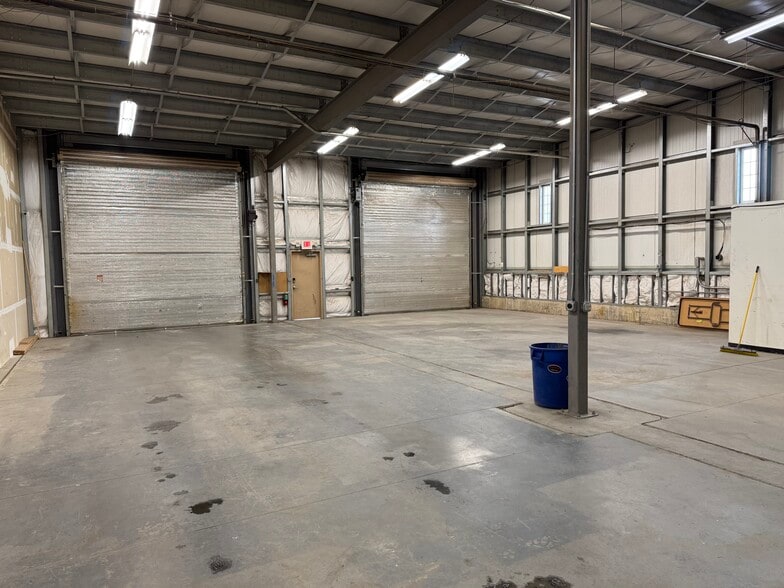 More Photos Of 7352 Greenridge Rd, Windsor Warehouse For Sale