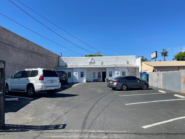 More Photos Of 17728-17730 Chatsworth St, Granada Hills Storefront Retail Office For Lease