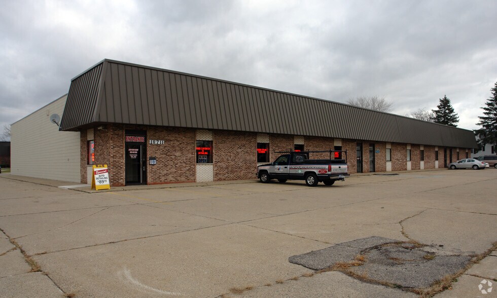 Primary Photo Of 18711-18739 E 14 Mile Rd, Clinton Township Manufacturing For Lease