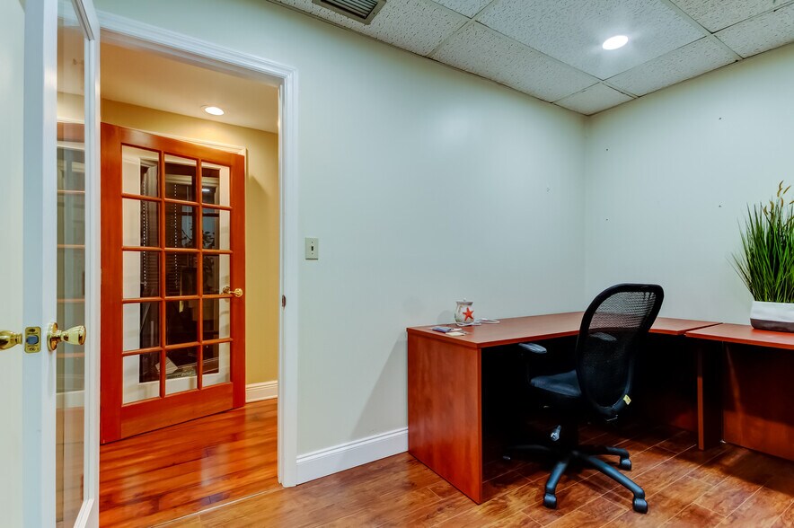 More Photos Of 6500-6514 Central Ave, Saint Petersburg Office For Sale