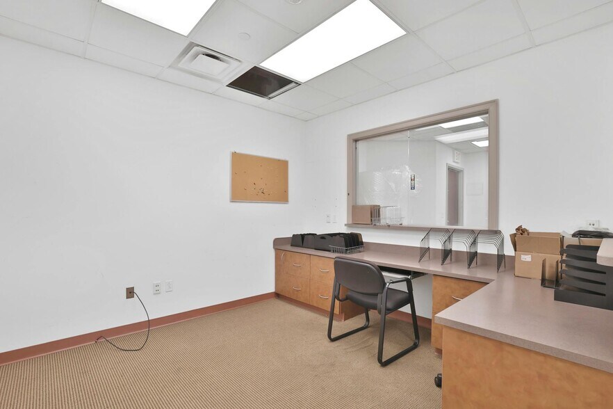 More Photos Of 249-285 Lafayette Ave, Suffern Hospital For Lease