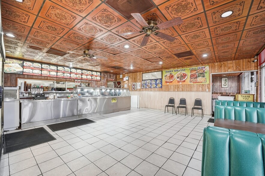 More Photos Of 486 W 20th St, San Pedro Storefront Retail Residential For Sale