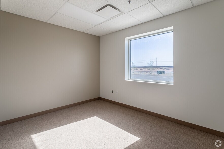 More Photos Of 1774 Pan American St, Calexico Warehouse For Lease