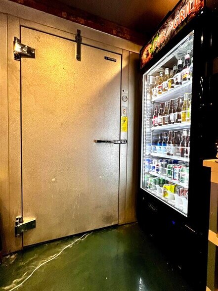 More Photos Of 307 Main St, Hollandale Restaurant For Sale