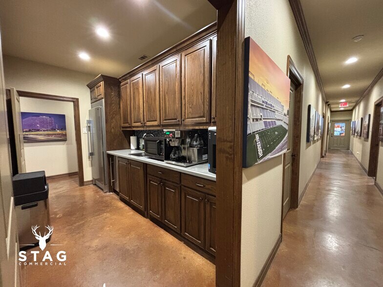 More Photos Of 7420 FM 2449, Ponder Office For Lease