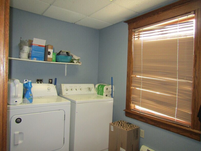 More Photos Of 30 Taylor St, Troy Freestanding For Sale