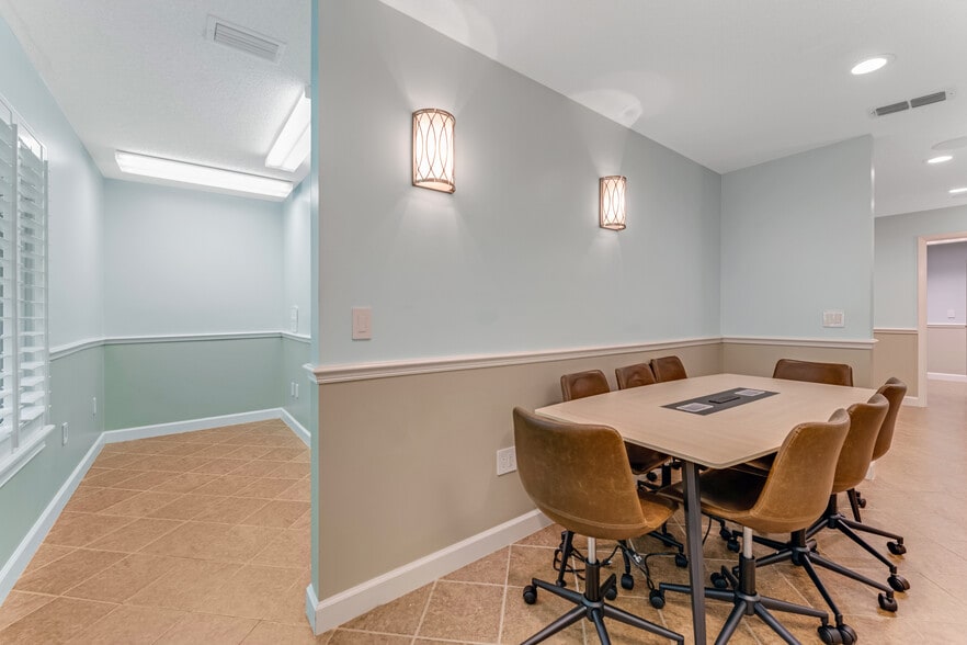 More Photos Of 555 W Granada Blvd, Ormond Beach Loft Creative Space For Sale