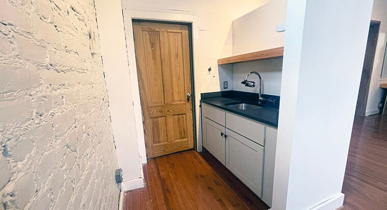 More Photos Of 509-511 N Meadow St, Richmond Storefront Retail Residential For Lease