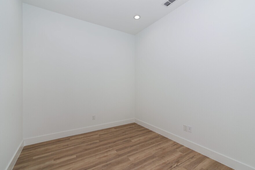 More Photos Of 5100 Kelly Rd, Aledo General Retail For Lease