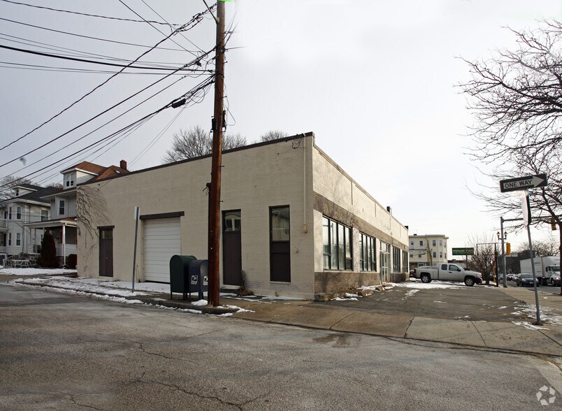 More Photos Of 955 Main St, Waltham Auto Repair For Lease