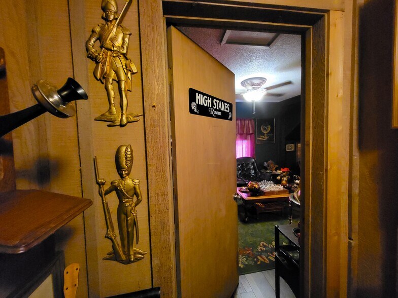 More Photos Of 1209 W 7th St, Joplin Office For Sale