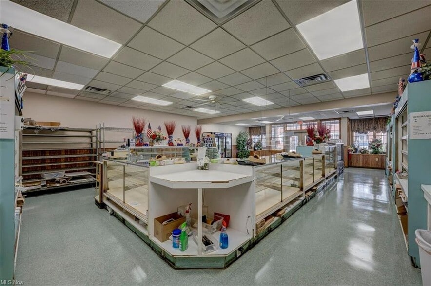 More Photos Of 70 Front St, Berea Specialty For Sale