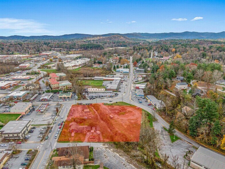More Photos Of 307-321 S Washington St, Hendersonville Land For Lease