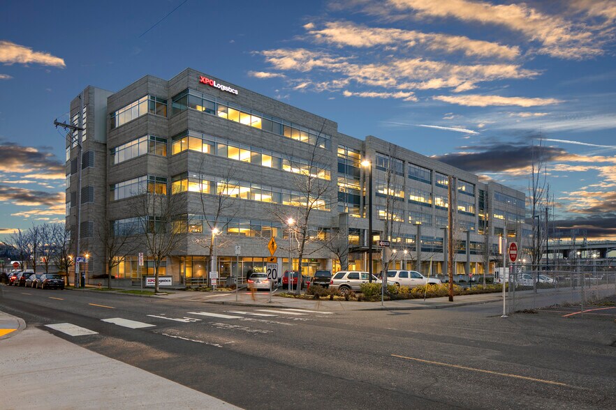 More Photos Of 2055 NW Savier St, Portland Office For Lease