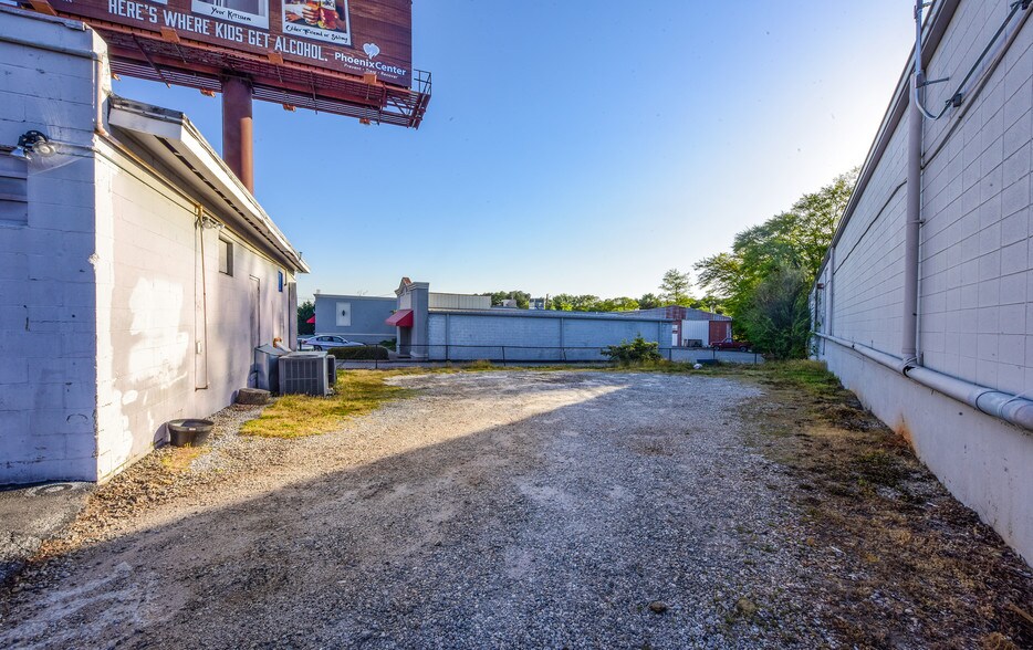 More Photos Of 435 N Pleasantburg Dr, Greenville Freestanding For Lease
