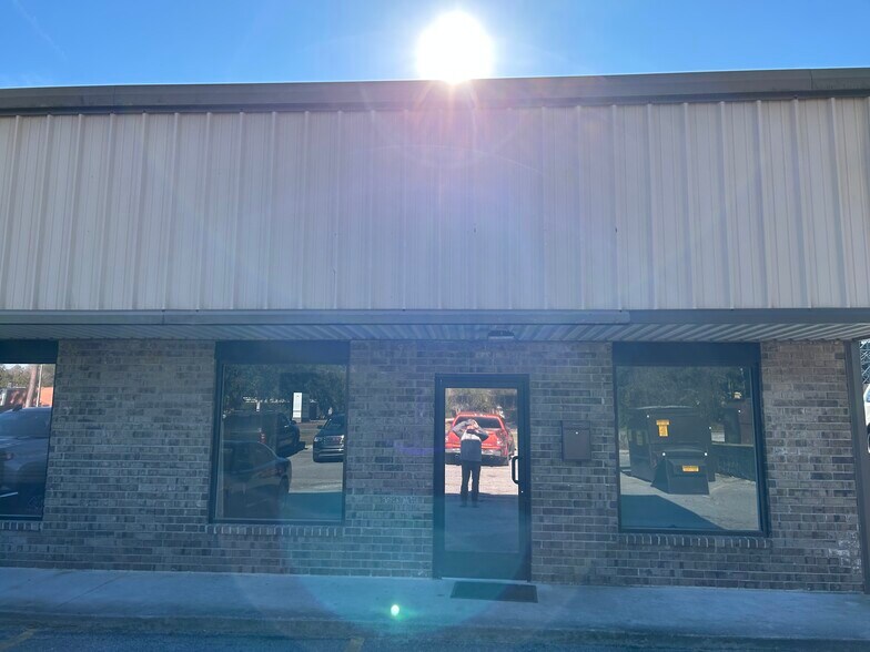 Primary Photo Of 2213 Rowland Ave, Thunderbolt Office For Lease