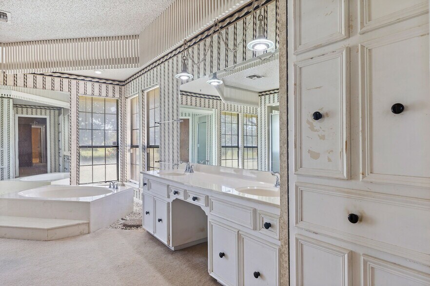 More Photos Of 12409 Lowden Ln, Manchaca Flex For Sale