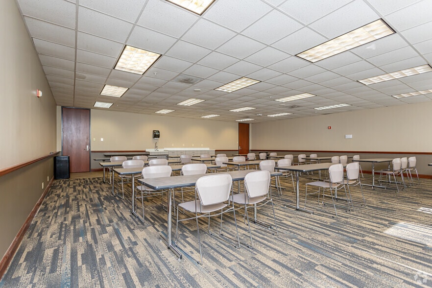 More Photos Of 1340 Poydras St, New Orleans Office For Lease