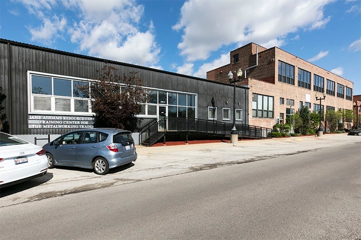 More Photos Of 4222 N Ravenswood Ave, Chicago Manufacturing For Lease