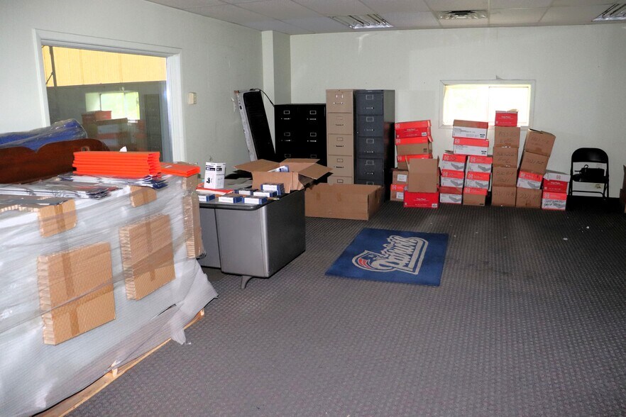 More Photos Of 35 Rose Morrow Rd, Wantage Manufacturing For Lease