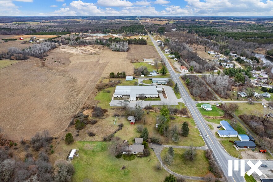 More Photos Of 21685 Northland Dr, Paris Distribution For Sale