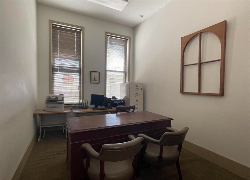 More Photos Of 309 Main St, Peoria Storefront Retail Residential For Sale