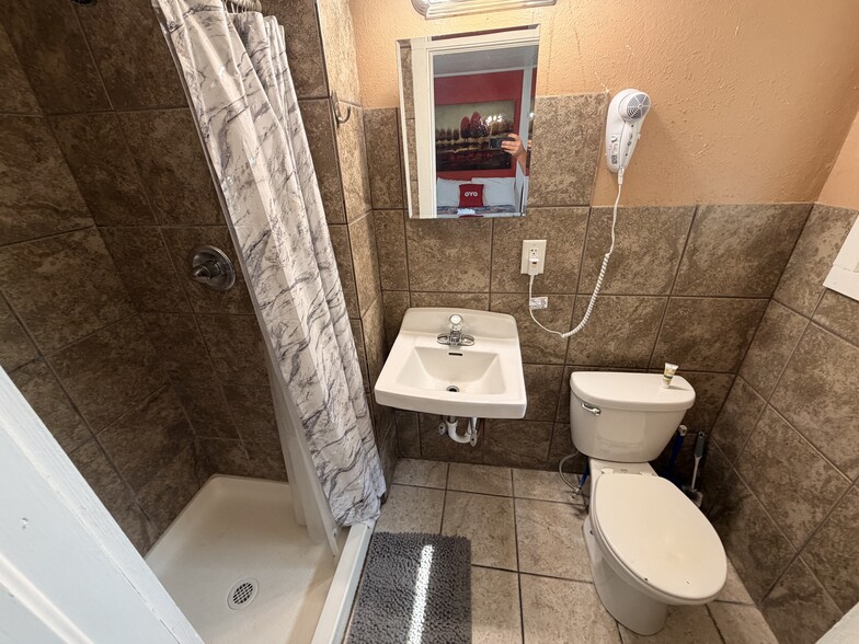 More Photos Of 108 Pearl St, Bedford Hotel For Sale