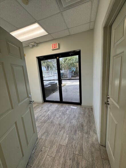 More Photos Of 5909 E Anno Ave, Orlando Auto Repair For Lease
