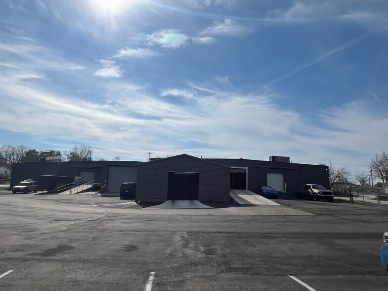 More Photos Of 2532 Spruill Ave, North Charleston Warehouse For Lease
