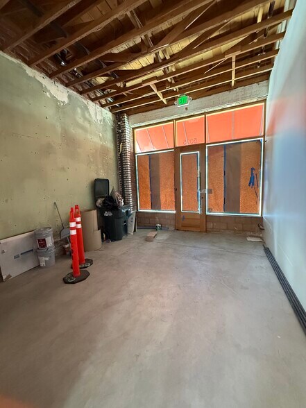 More Photos Of 5025-5035 Melrose Ave, Los Angeles Storefront For Lease