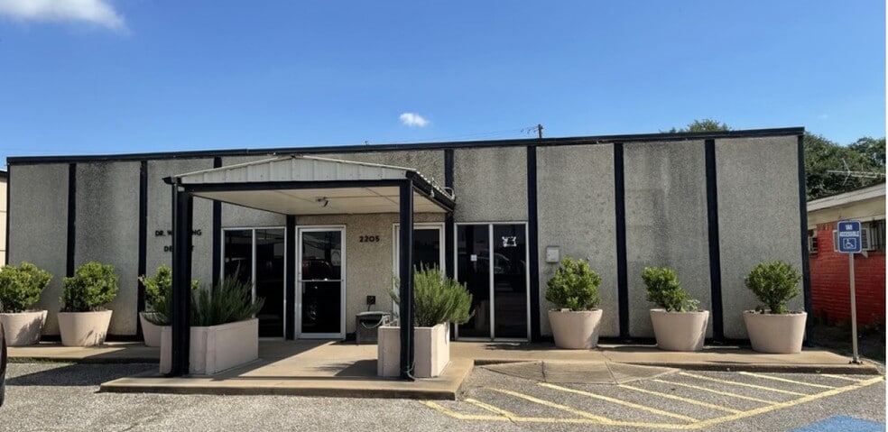 More Photos Of 2205 Clinton Dr, Galena Park Medical For Sale