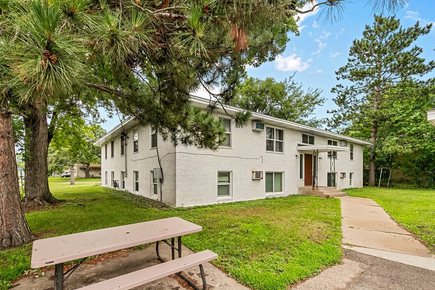 More Photos Of 752 Southview Dr, Anoka Apartments For Sale