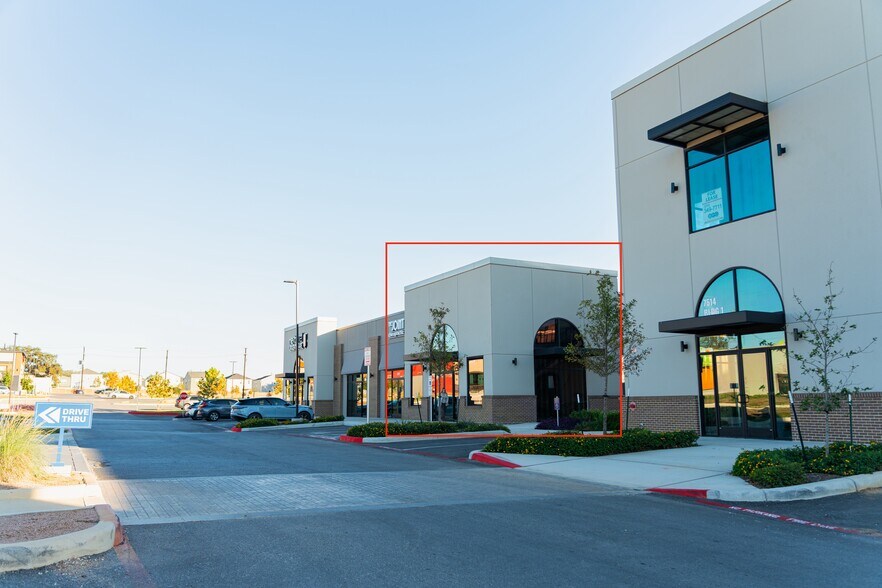 More Photos Of 2860 Military dr, San Antonio General Retail For Lease