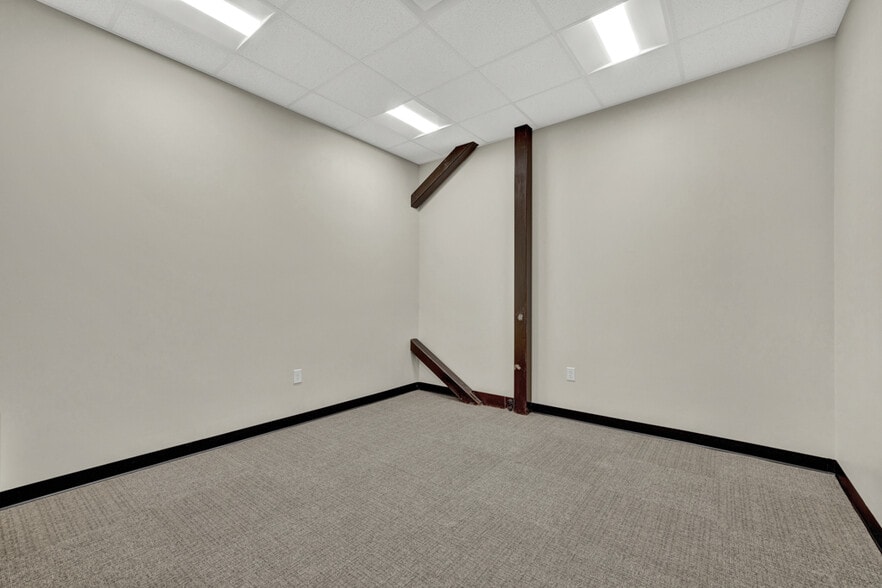 More Photos Of 207 E San Antonio St, New Braunfels Loft Creative Space For Lease