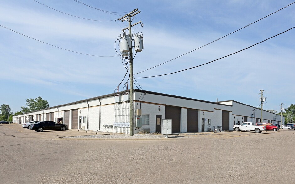 More Photos Of 42376-42498 Mound Rd, Sterling Heights Warehouse For Lease