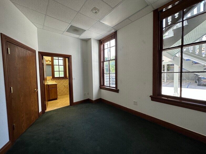 More Photos Of 901 Mason St, San Antonio Office For Lease