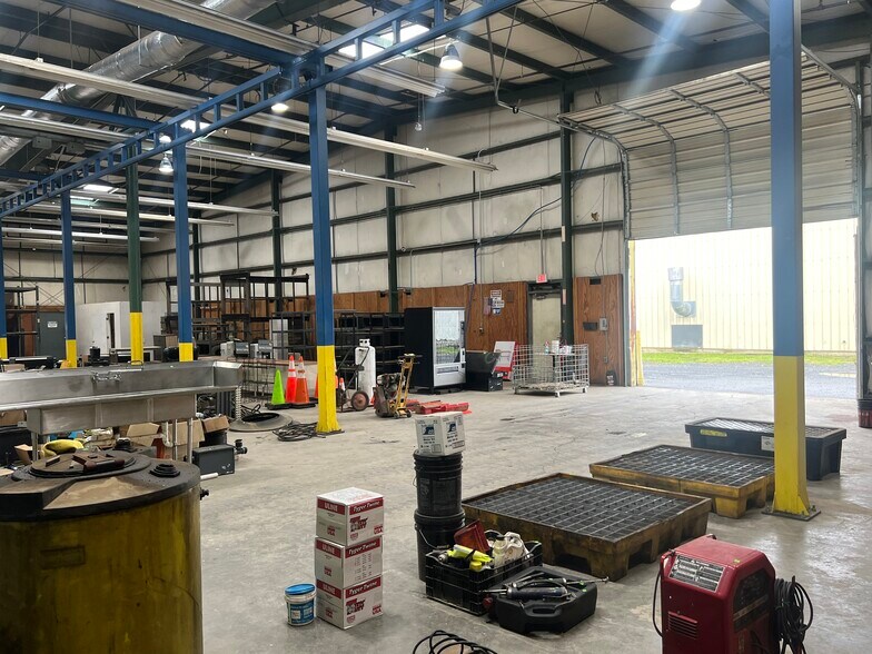 More Photos Of 463 Industry Rd, Waynesboro Warehouse For Lease
