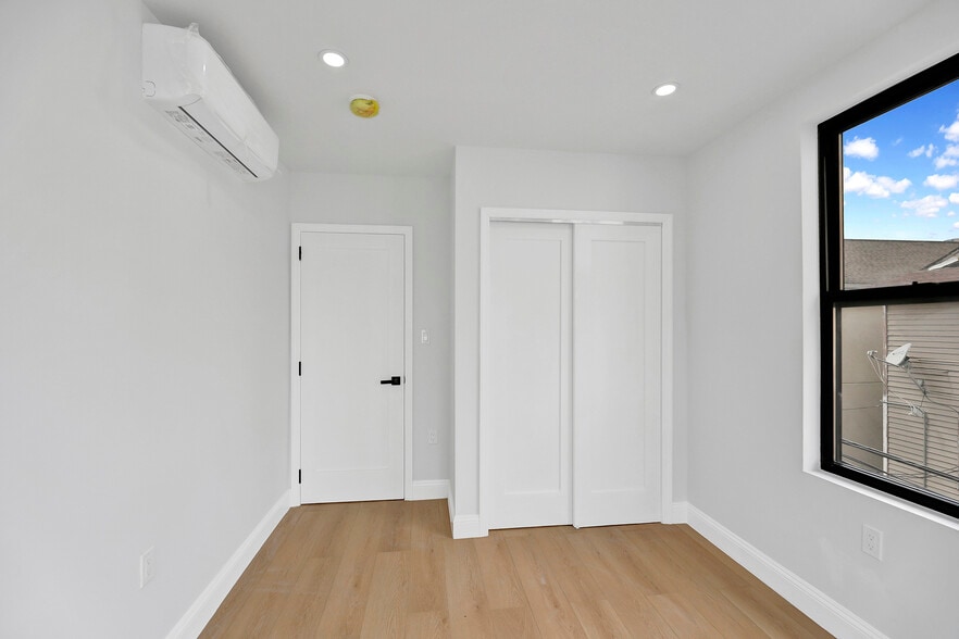 More Photos Of 3013 Brighton 5th St, Brooklyn Apartments For Sale
