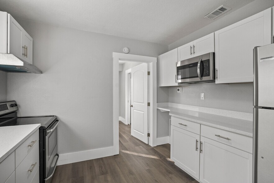 More Photos Of 1006 15th Ave NW, Largo Multifamily For Sale