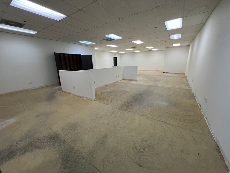 More Photos Of 15650 El Prado Rd, Chino Warehouse For Lease