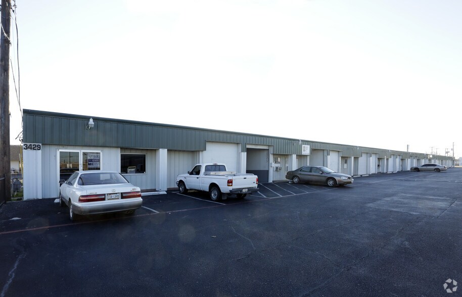 Primary Photo Of 3427-3433 W Kingsley Rd, Garland Unknown For Lease