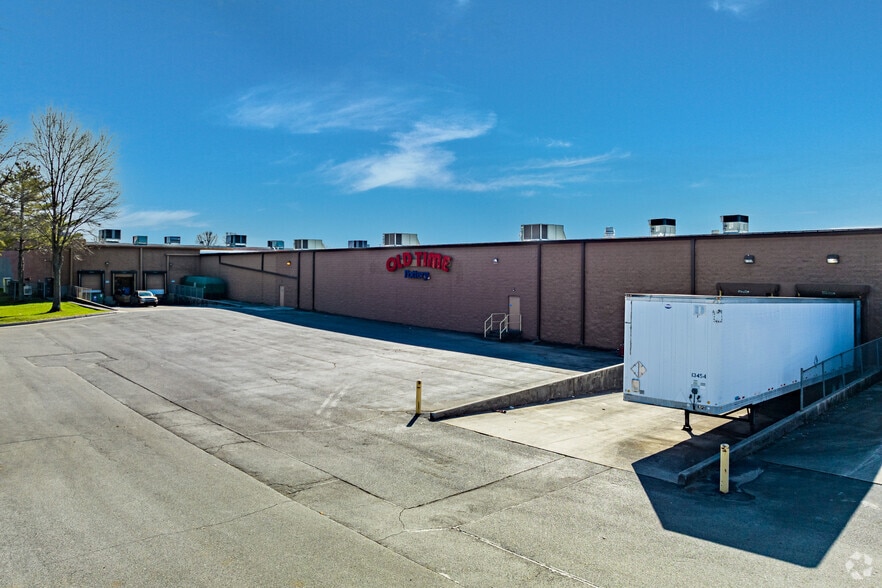 More Photos Of 109-297 N Seven Oaks Dr, Knoxville Freestanding For Lease